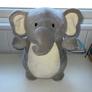BNWT Cherish the elephant hug mee Squishmallow